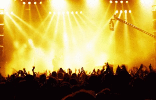 Se produjo un sub-movimiento que resistió en un principio por los propios rockeros, finalmente logró allanar el camino de la masividad.