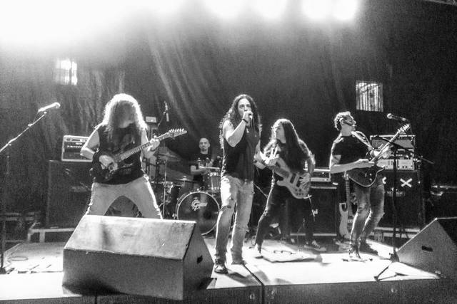 Fuego Gris volvió con Los Socios del Desierto y un repertorio renovado.