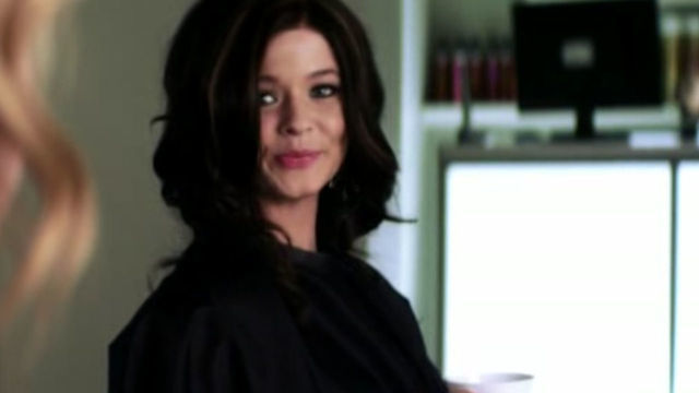 Hanna Sees Alison (Vivian) At a Hair Salon