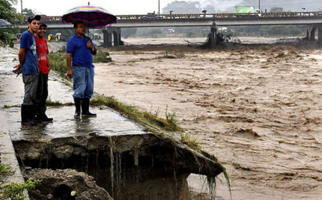 daños despues de huracan mitch