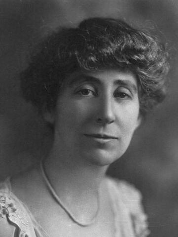 Jeannette Rankin Becomes First Woman Elected to Congress.