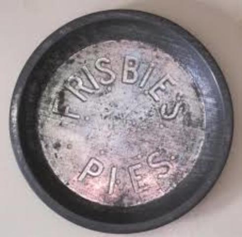 Aparicion del primer Frisbee