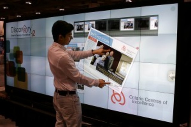 En el año 2005, Surge el Touch Wall o Pared Digital