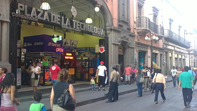 Junto con un socio comenzamos un negocio de venta de productos de computación.