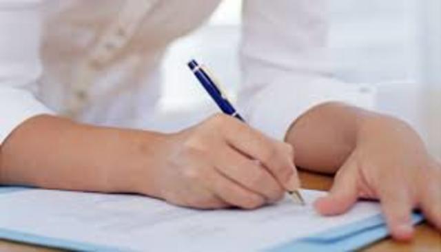 DECRETO 677 DE 1995  Por el cual se reglamenta el Régimen de Registros y Licencias, Control de Calidad, Vigilancias Sanitarias de Medicamentos, Preparaciones Farmacéuticas a base de Recursos Naturales y se dictan otras disposiciones.