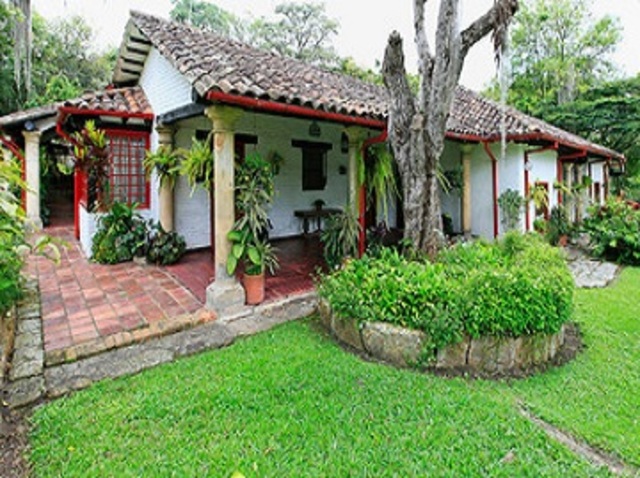 HACIENDA COLOMA Av Las Palmas Vía a Novillero