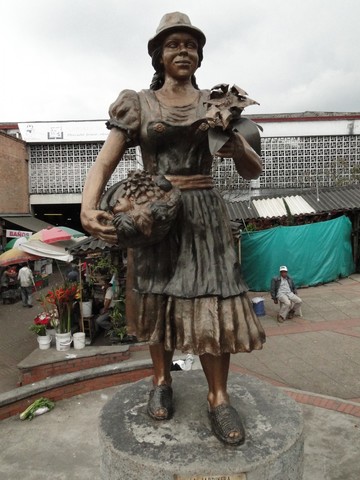 ESCULTURA LA JARDINERA