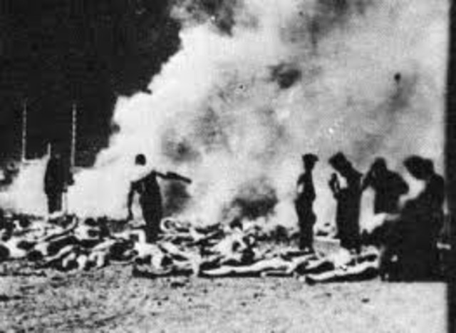 Nazis begin the process of digging up and burning buried bodies.