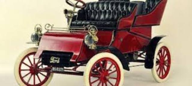 El Primer Automóvil Propulsado por un Motor de Combustión