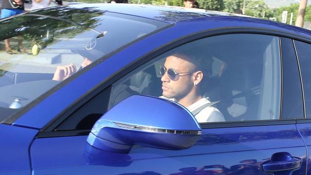 Neymar comunica al equipo que se va al PSG y se marcha sin entrenar