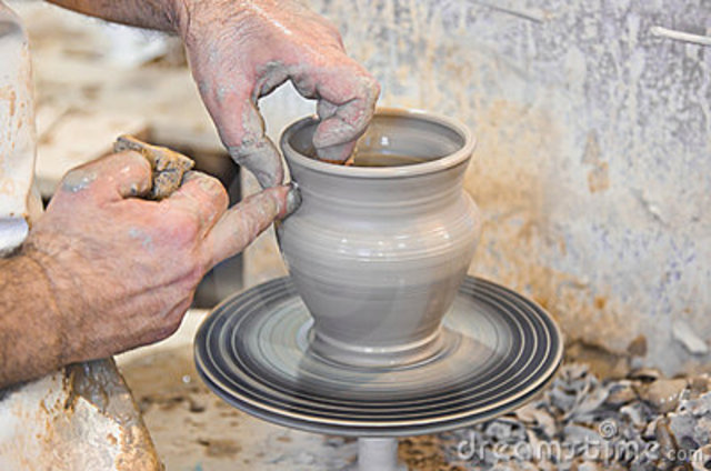 Aparición de la rueda de alfarero.