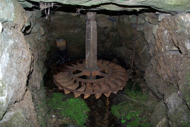 Grúas y molinos hidráulicos.