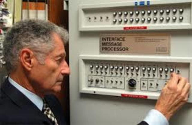 Leonard Kleinrock publicó