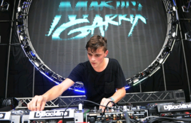 Firma y remix con Christina Aguilera.