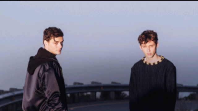 Colaboración con Troye Sivan