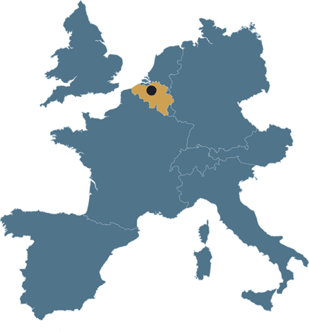 Se prepara para entrar en la escuela de formación de evangelistas en Bruselas, pero después de un periodo de prueba de tres meses no obtiene su nombramiento.