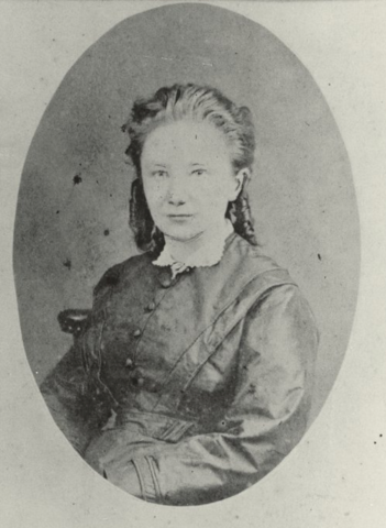 Vincent comienza una relación con la hija de un vecino, Margot Begemann.