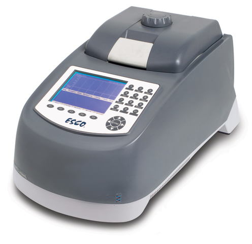 desarrolla el sistema PCR, que permite amplificar millones de  fragmentos específicos