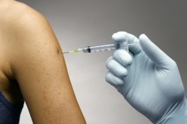 Se produce la primera vacuna recombinante para seres humanos contra hepatitis B. Primera droga contra el cáncer producida a través de la biotecnología