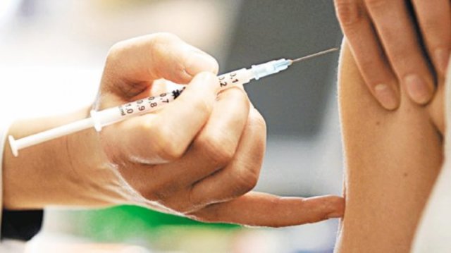 Se aprueba en EUA la vacuna recombinante contra el virus del papiloma.