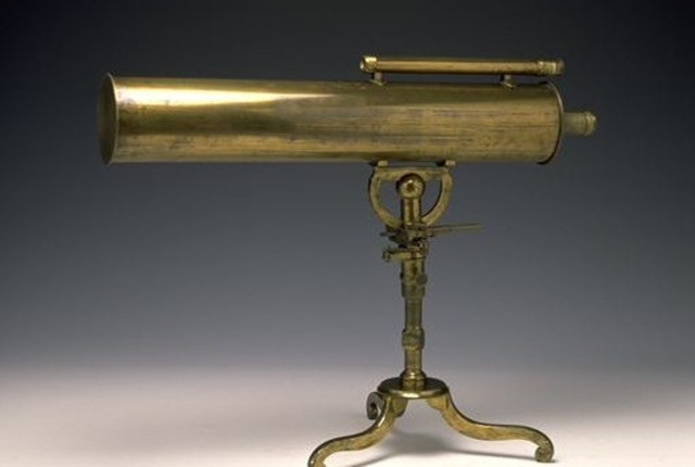 1608 (aparece el telescopio)