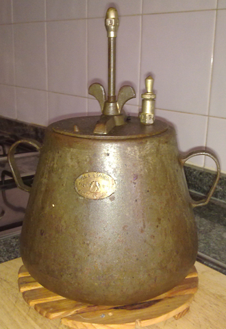 1681 ( aparece la olla presión)