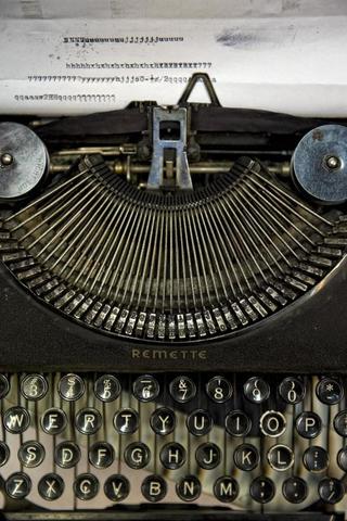 1829 Aparece la maquina de escribir, y el código morse