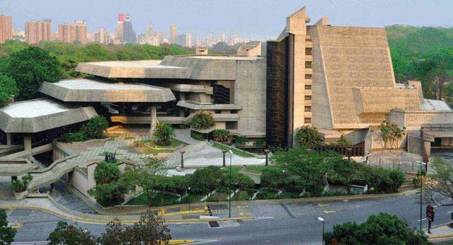 EDAD CONTEMPORANEA: Arquitectura Brutalista (TEATRO TERESA CARREÑO)