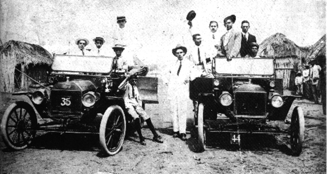 Automovil por combustion