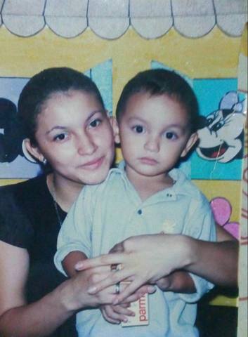 In 2010, my parents bought me a birthday a cell phone, I insisted so much that at the end they gave it to me, it was a cell phone that was fashionable, the Blackberry, it was a cell phone that I loved so much.