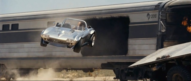 Roban 3 super autos en un tren de Río.