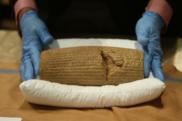 Cilindro de Ciro el Grande, siglo VI A.C.