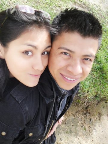 Inicié mi vida en pareja a los 17 años, aun no terminaba la preparatoria, conocí a Carlos por casualidad, una hermosa casualidad. En noviembre cumplimos 6 años juntos. Y aunque no tuve experiencias de una adolescente normal,no cambiaría ni un día