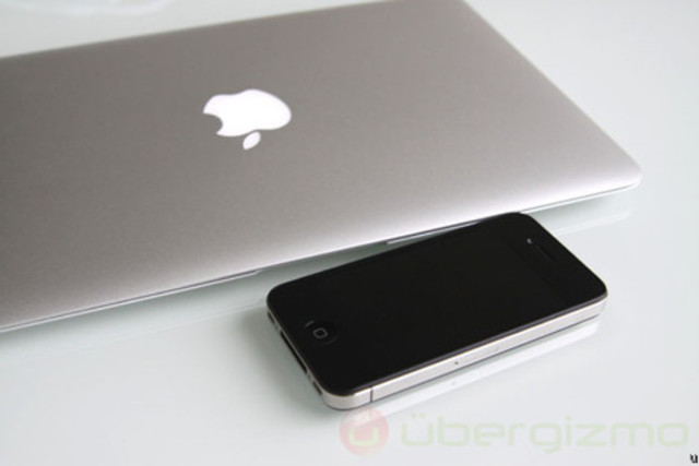 Apple ofrece al mercado la MacBook Air y el primer Iphone
