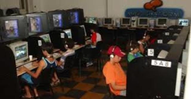 Los cibers, el internet, y los nuevos celulares.