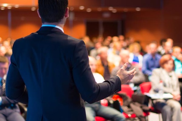 Primera Conferencia sobre WWW en Ginebra