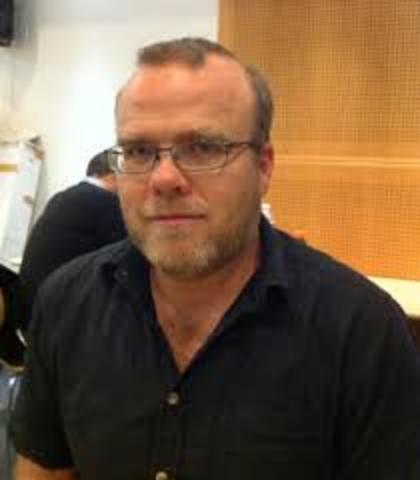 Rasmus Lerdorf crea el lenguaje de programación PHP.