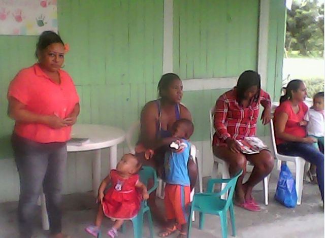 Charlas educativas a madres cabeza de familias