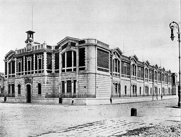 Escuela de Comercio.