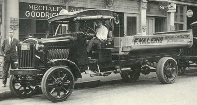 Llegada del primer camion a Colombia