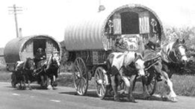 Uso de camiones pequeños, y transportes artesanales de acuerdo con las vías (estrechas y destapadas)