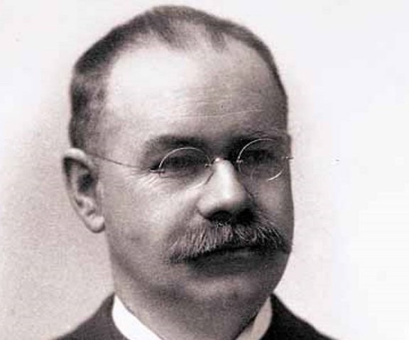 Herman Hollerith crea una máquina que es capaz de asistir el conteo de un censo poblacional en Estados Unidos