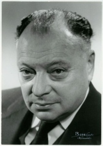 Wolfgang Pauli desarrolla el principio de exclusión.