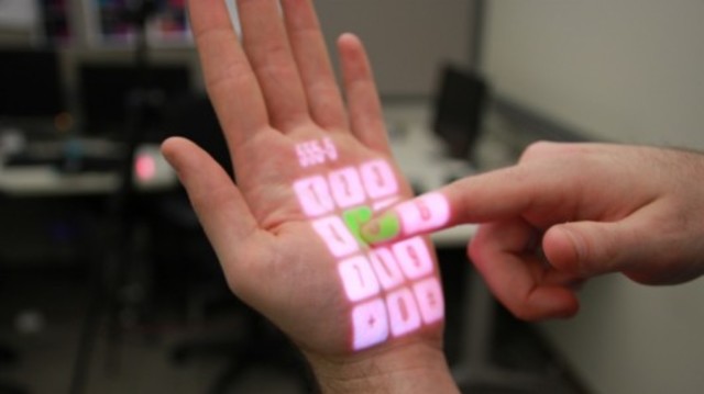 Equipamiento electrónico adaptado al cuerpo.