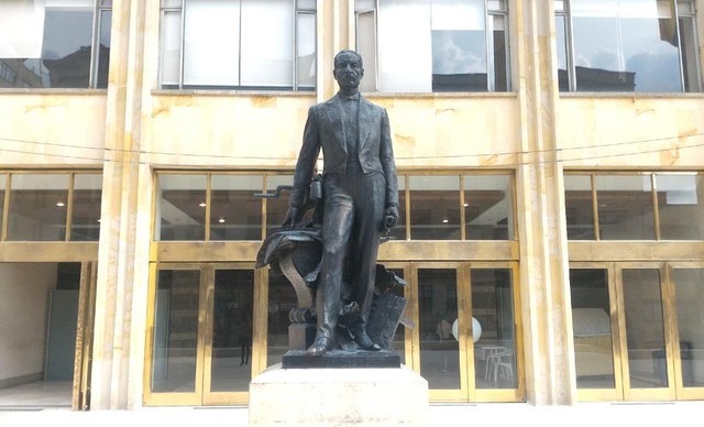 Se traslada el palacio de las comunicaciones a la estatua de Manuel Murillo Toro, por lo cual este empieza a ser reconocido por el nombre del ex presidente