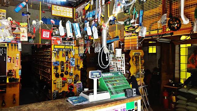 Primer dia de trabajo en la ferreteria