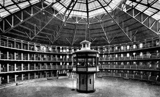 Se funda, la Casa Correccional de Santiago, una “casa de objeto público” que se inspira en las modernas ideas del castigo y el control social, de Jeremy Bentham. (El panóptico).