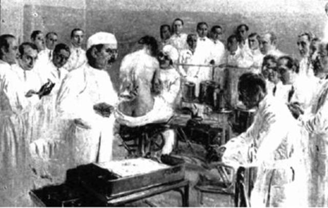 Los hospitales y asilos, ya diferenciados de otras casas de objeto público, fueron entregados a un jefe con la denominación de administrador. Además se estableció un tesorero y una junta directora para cada uno de los establecimientos.