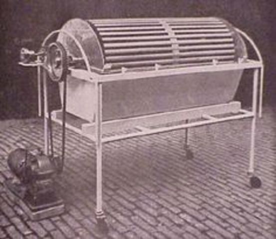 First kidney dialysis machine