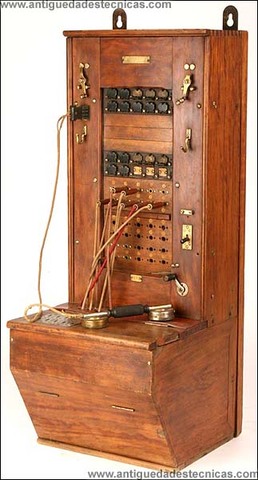 Bell inventa el telefono;el servicio telefonico se expande rapidamente